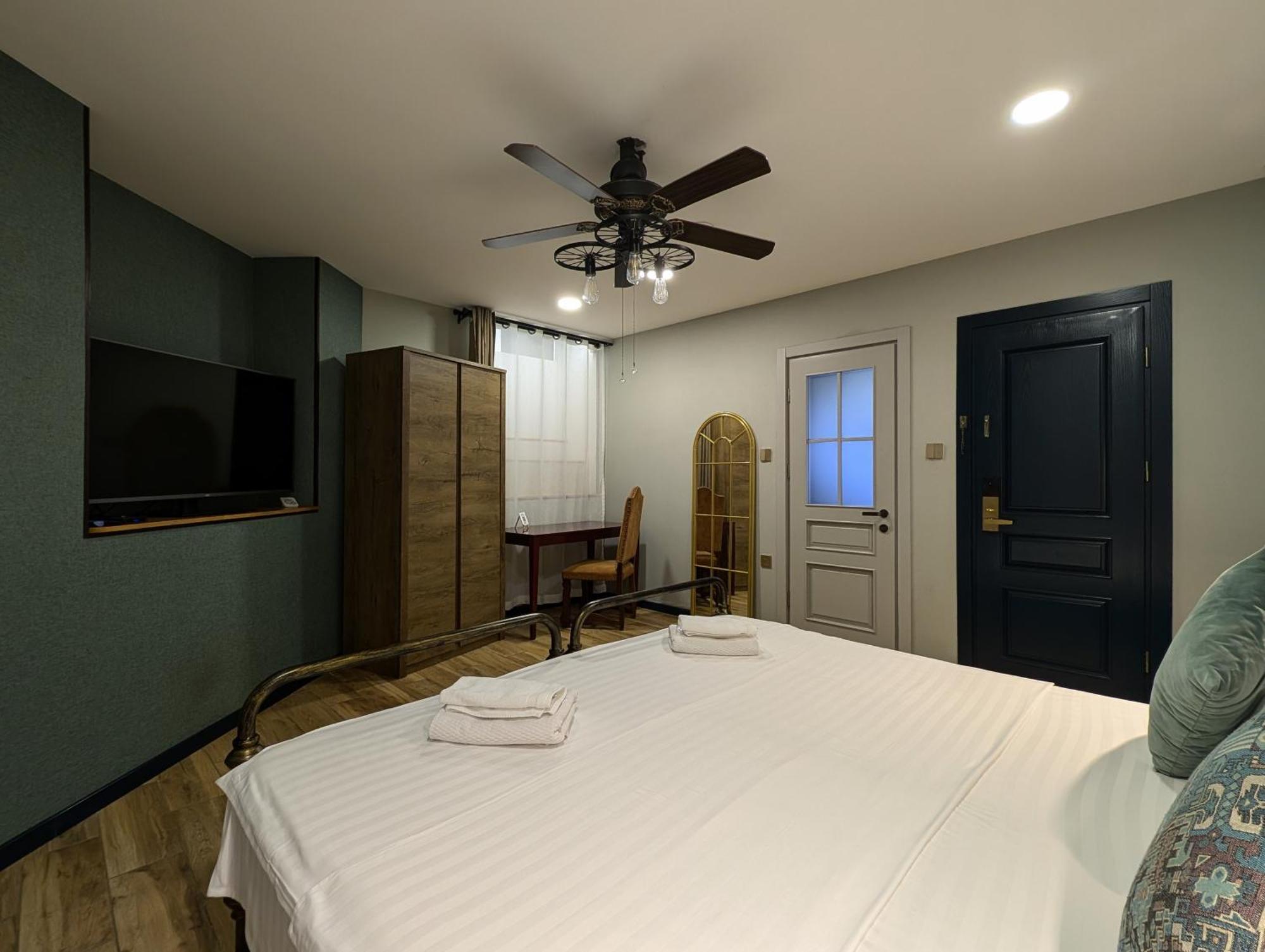 Apart Hotel Console ティビリシ エクステリア 写真